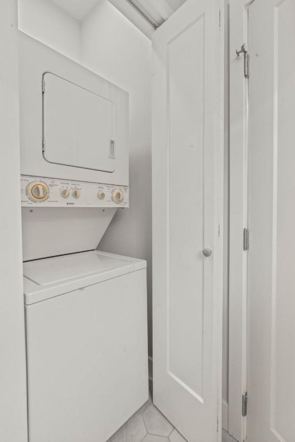 Passyunk Square Spacious 1 Bedroom Oasis- Huge Deck 필라델피아 외부 사진