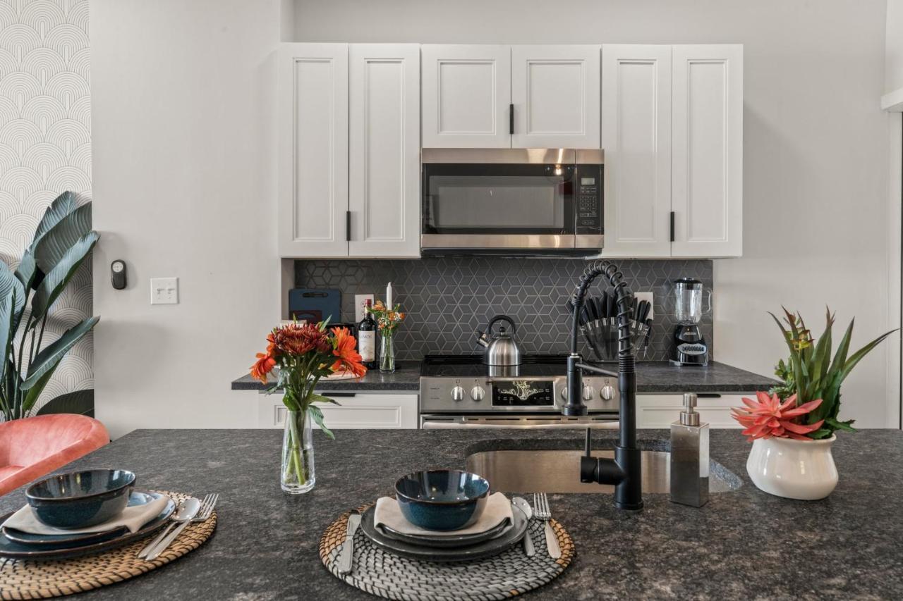 Passyunk Square Spacious 1 Bedroom Oasis- Huge Deck 필라델피아 외부 사진